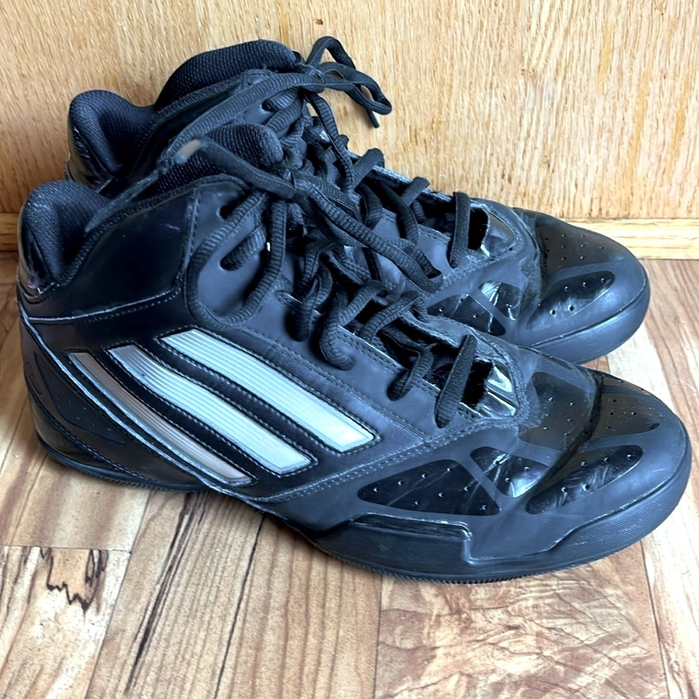 adidas Team Feather Basketball Shoes Athletic Women's Size 9 black white GUC